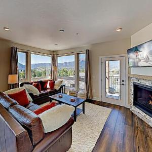 New Listing! Beautiful New Mountain-View Condo Condo