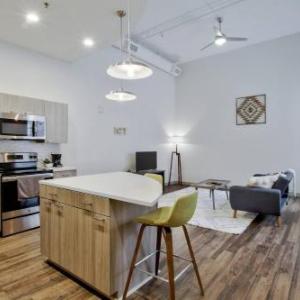 New Downtown Lux Loft + Pool + Valet