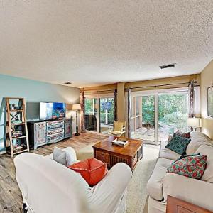 New Listing! Wooded Sanctuary On Golf Course WithPool Condo