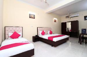 OYO 16109 Hotel Ayaan, Bareilly