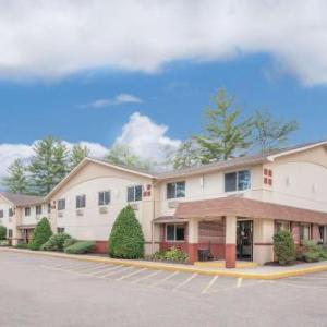 Super 8 by Wyndham Queensbury Glens Falls