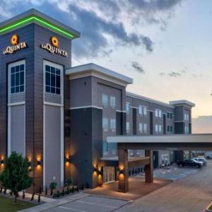 La Quinta Inn & Suites by Wyndham Denton - University Drive