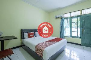 OYO 1750 Lourdes, Karawang