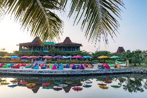 Coconut Island Carita, Anyer