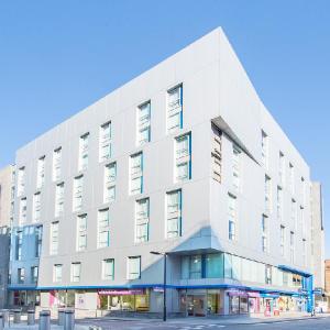 Lambeth Palace Library Hotels - Travelodge London Central Southwark