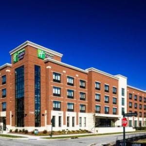 Franklin Theatre Hotels - Holiday Inn Express & Suites Franklin - Berry Farms