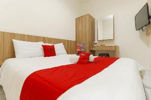RedDoorz @ Nagoya Indah, Batam Island