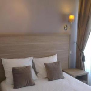 Hotels near Elysee Montmartre - Luxelthe